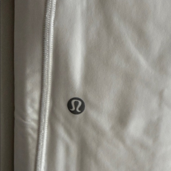 White Lululemon 4/ 28” inseam High-Waisted Leggings with Pockets - Picture 4 of 6